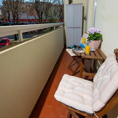 Point - Two Bedroom With Balcony Apartamento