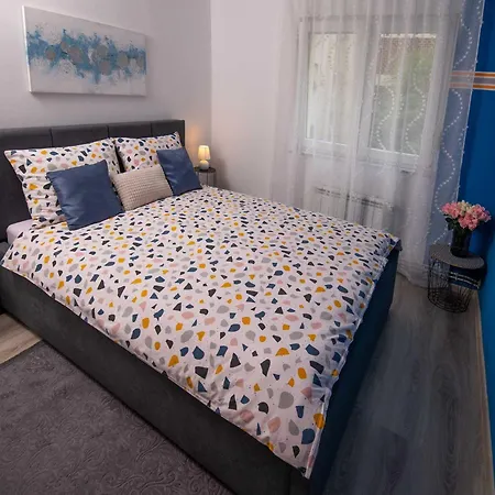 Point - Two Bedroom With Balcony Apartamento Pula