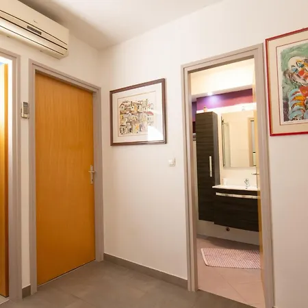Point - Two Bedroom With Balcony *
