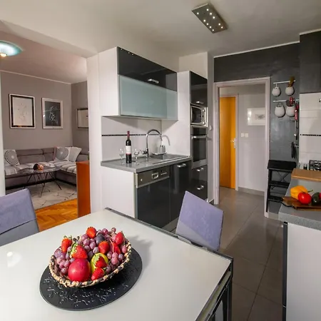 Point - Two Bedroom With Balcony Pula