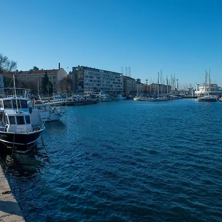 Point - Two Bedroom With Balcony Apartamento Pula