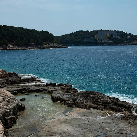 Point - Two Bedroom With Balcony Pula